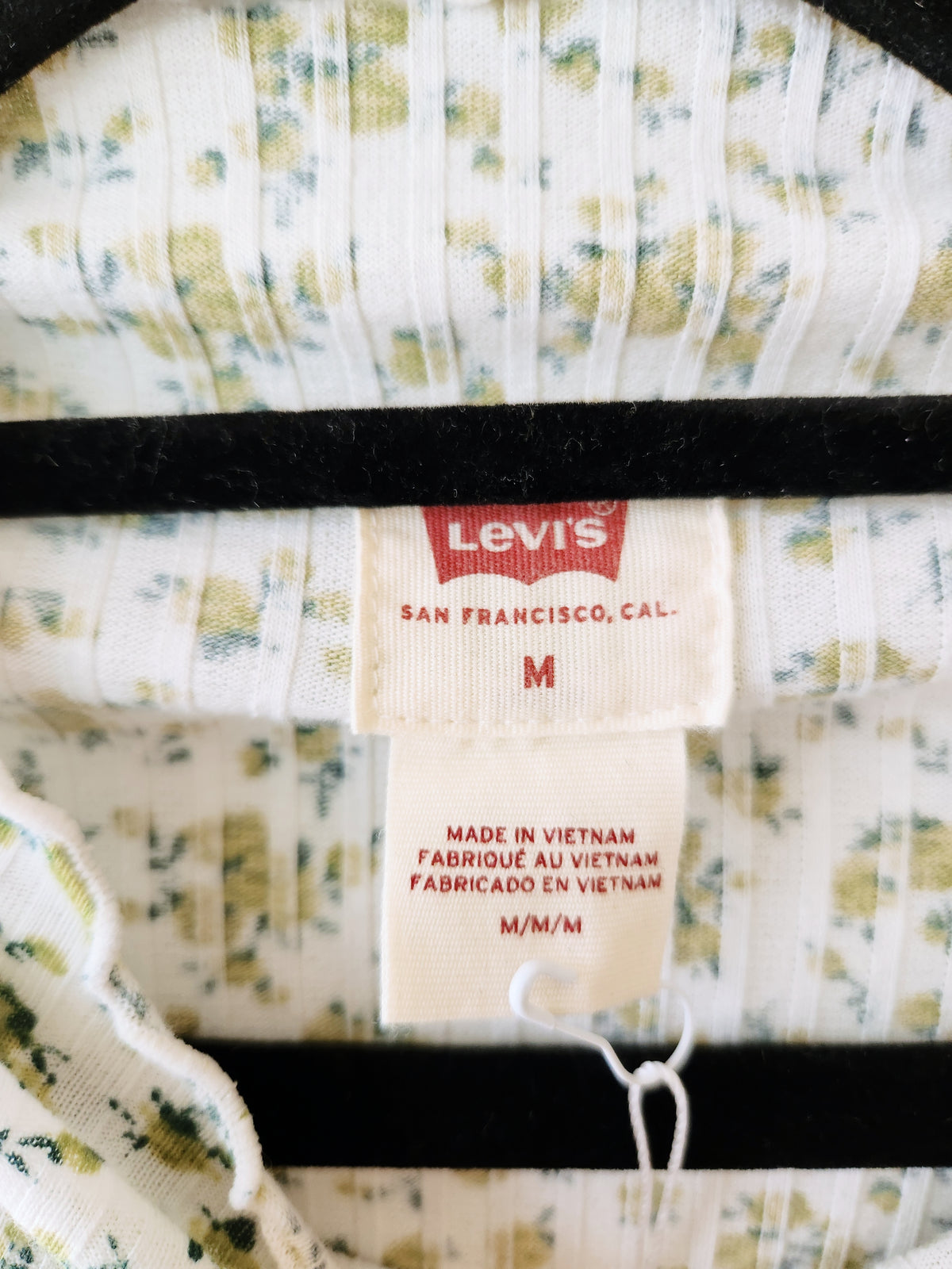 Levi&#39;s top M