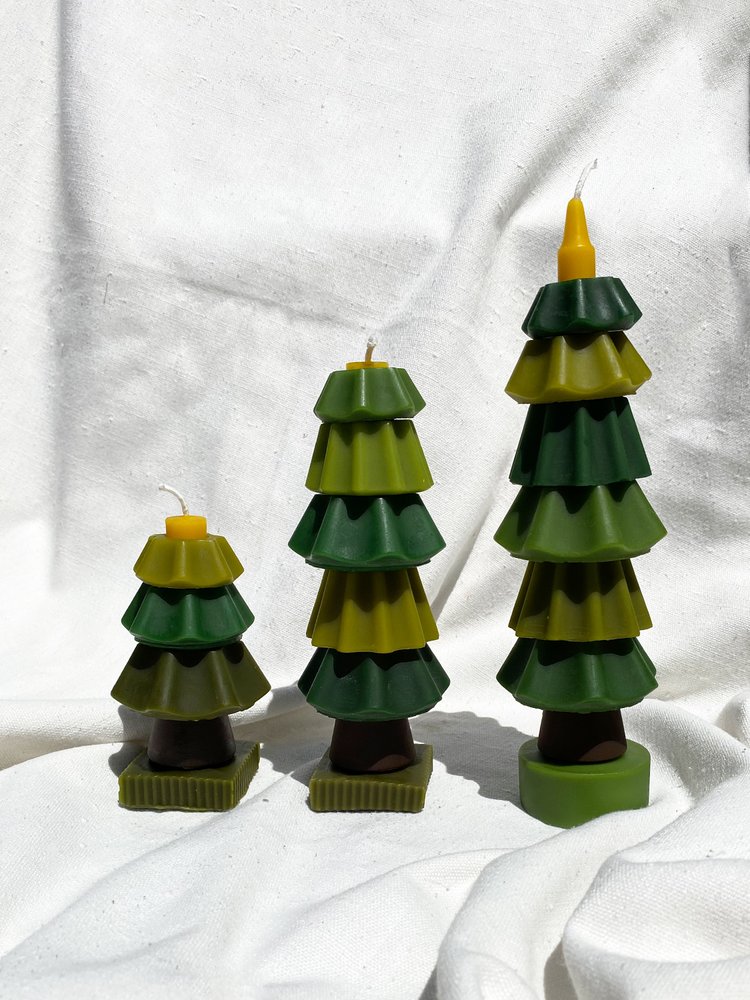 Poppy + Sage Beeswax Stacking Christmas Tree Candle Set, Small